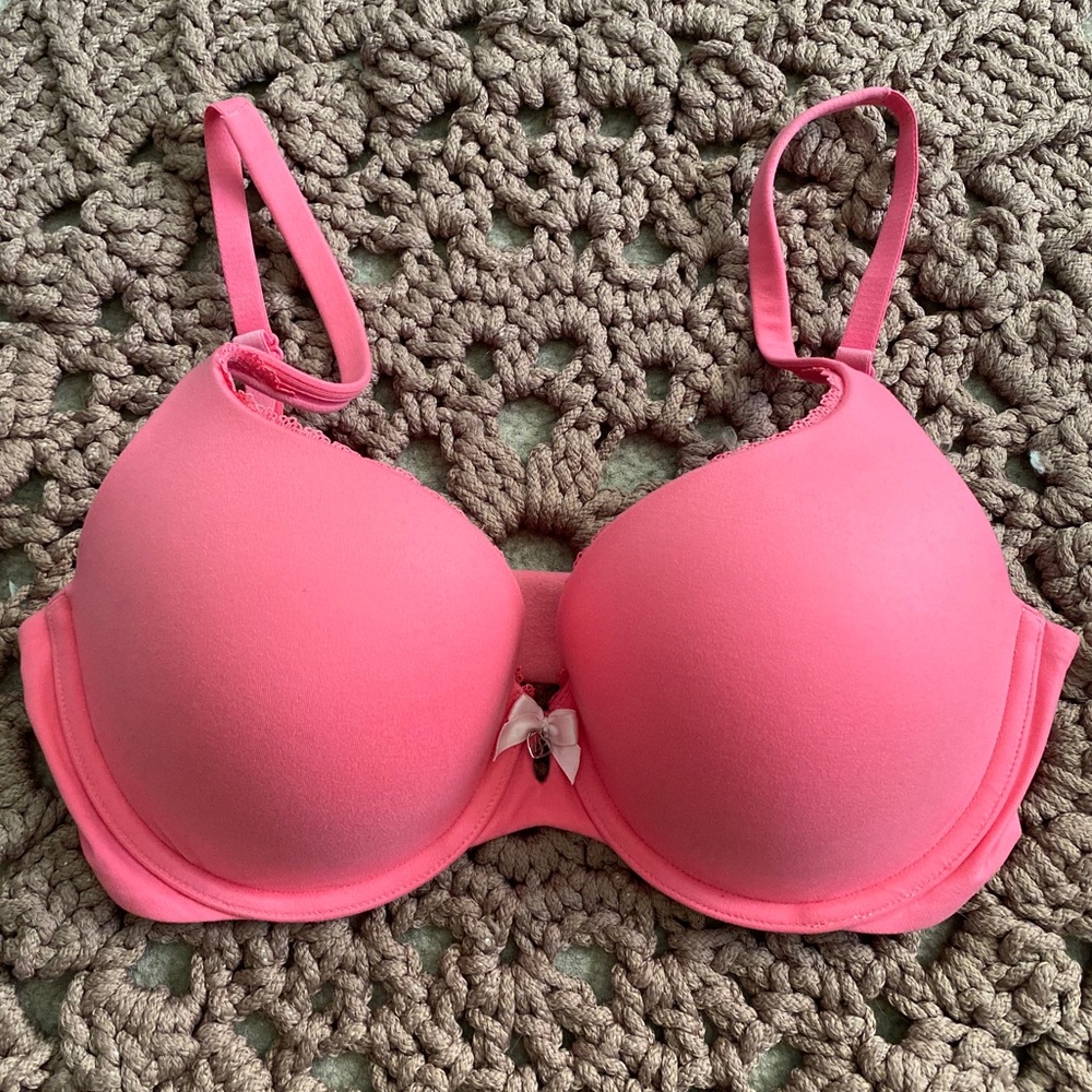 Victoria’s Secret Body by Victoria Bra Pink - 32DD